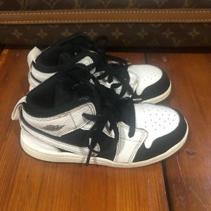 Jordan 1 Mid White black 640735-113